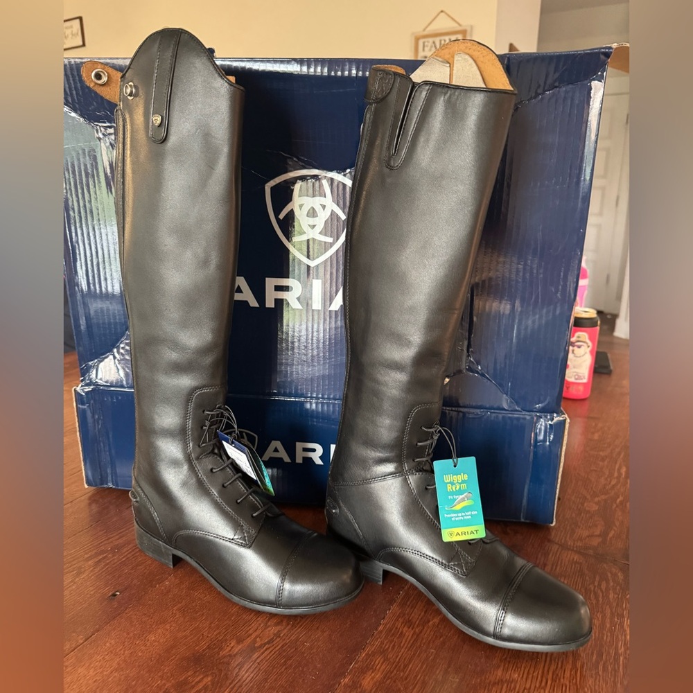 NEW Ariat Kid’s Heritage Contour Field Boot, Size 5, Med height, XSlim calf